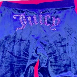 I’m selling juicy couture trick pants that are brand new and navy blue!